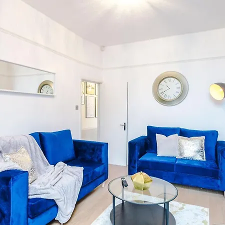 Holiday home R&r Nr Mediacity 4 Bedrms, 6 Beds, Free Parking Manchester