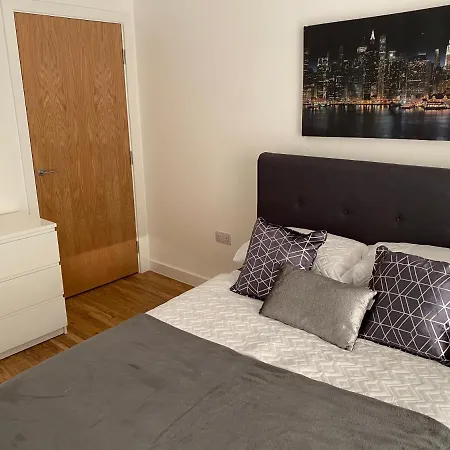 1 Bedroom Lovely In Salford Quays Free Street Parking Subject To Availability Apartment Manchester