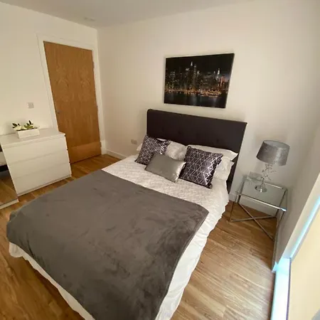1 Bedroom Lovely In Salford Quays Free Street Parking Subject To Availability Apartment *