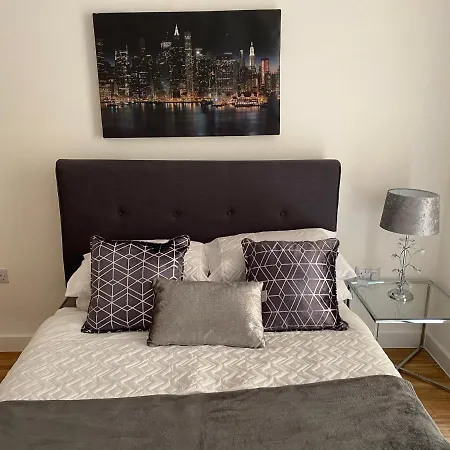 1 Bedroom Lovely In Salford Quays Free Street Parking Subject To Availability