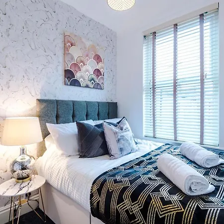 R&r Nr Mediacity 4 Bedrms, 6 Beds, Free Parking Holiday home