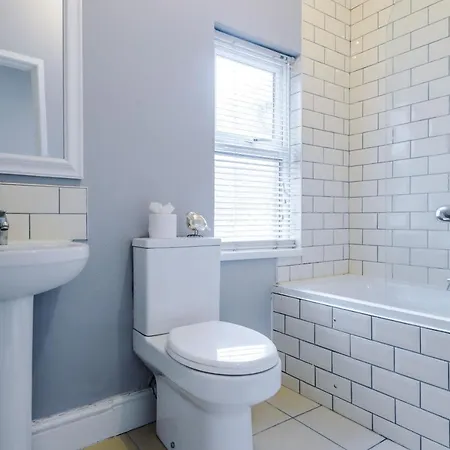 R&r Nr Mediacity 4 Bedrms, 6 Beds, Free Parking *