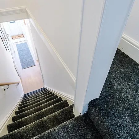 R&r Nr Mediacity 4 Bedrms, 6 Beds, Free Parking *