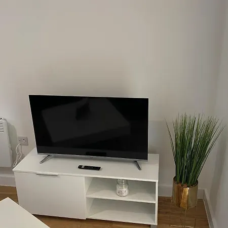 1 Bedroom Lovely In Salford Quays Free Street Parking Subject To Availability Apartment *