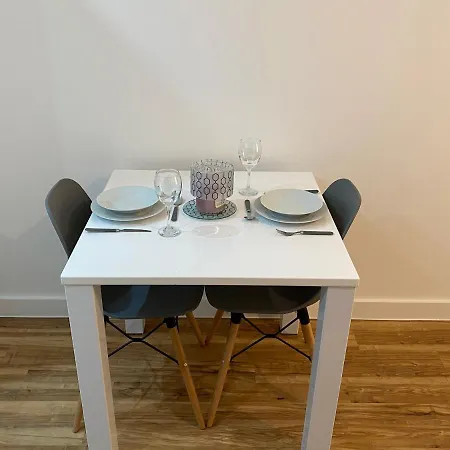 1 Bedroom Lovely In Salford Quays Free Street Parking Subject To Availability *