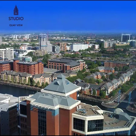 Apartment 1 Bedroom Lovely In Salford Quays Free Street Parking Subject To Availability
