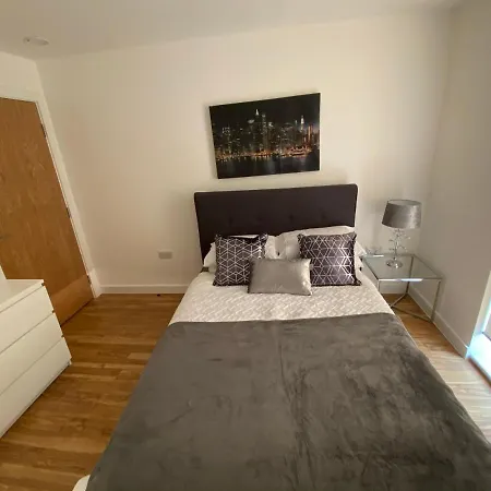 1 Bedroom Lovely In Salford Quays Free Street Parking Subject To Availability Apartment *