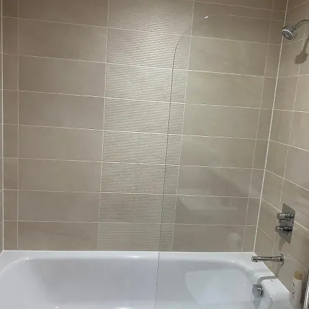 1 Bedroom Lovely In Salford Quays Free Street Parking Subject To Availability *