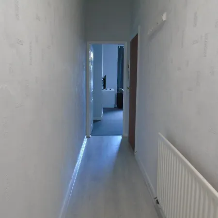 Great 2-bed In Next To Trams