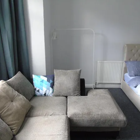 Great 2-bed In Next To Trams *