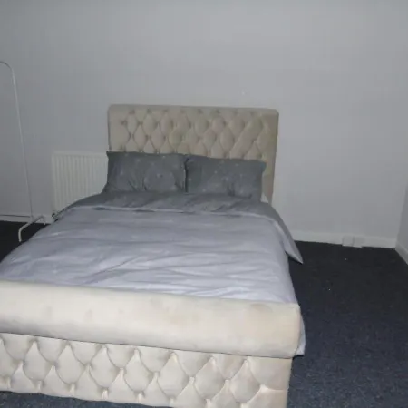 Apartment Great 2-bed In Next To Trams Manchester