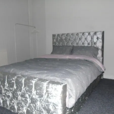 Great 2-bed In Next To Trams