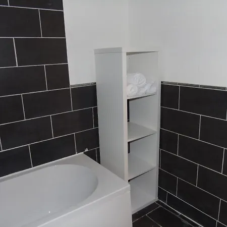 Apartment Great 2-bed In Next To Trams *