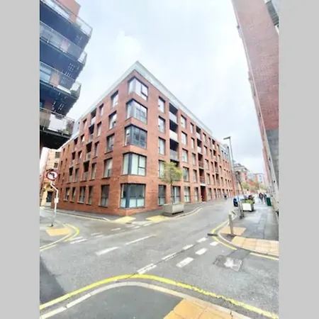 The Halo 2 Bedroom Apartment- Hosted By Mcr Dens Apartment Manchester