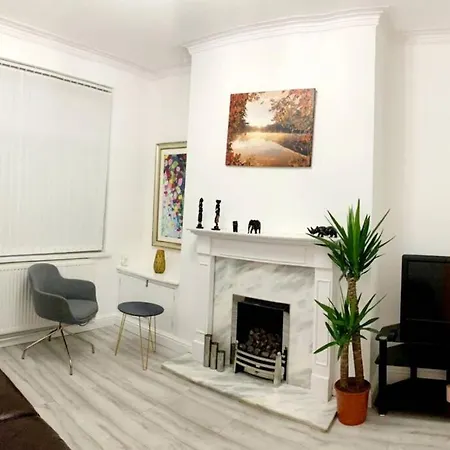 Cherie Gorgeous 4 Bedrooms Stylish Modern House In Manchester Holiday home