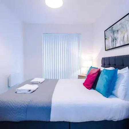 The Halo 2 Bedroom Apartment- Hosted By Mcr Dens *