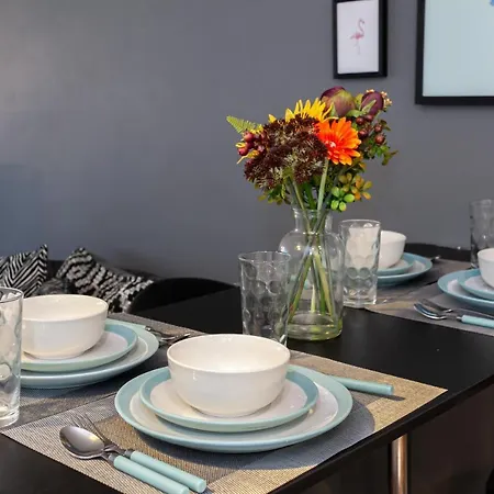 Luxurious 2 Bed Apartment *