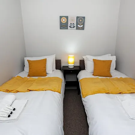 Luxurious 2 Bed Apartment דירה *