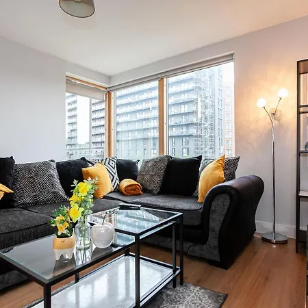 Luxurious 2 Bed Apartment דירה