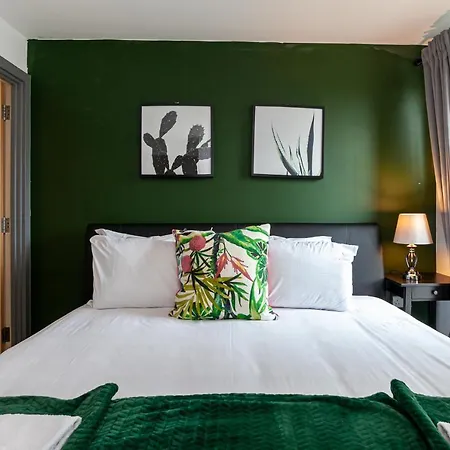 Luxurious 2 Bed Apartment *