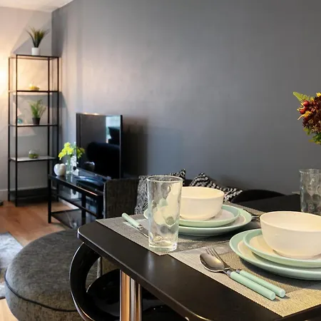 Luxurious 2 Bed Apartment דירה