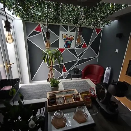 Apartment Movie Nights And Chill *