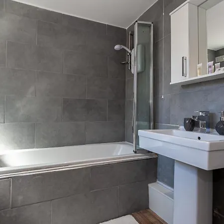 Spacious Comfortable 3Bed Home - Great Location Διαμέρισμα