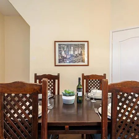 Spacious Comfortable 3Bed Home - Great Location Апартаменты Манчестер