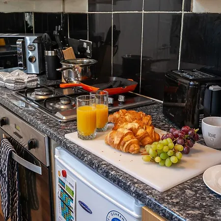 Spacious Comfortable 3Bed Home - Great Location Διαμέρισμα