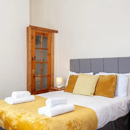 Апартаменты Spacious Comfortable 3Bed Home - Great Location Манчестер