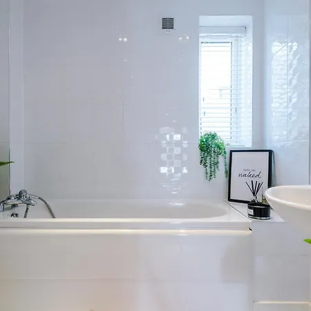 Rest & Recharge In Hulme By The City Centre
