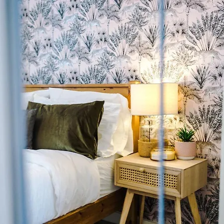 Rest & Recharge In Hulme By The City Centre Manchester