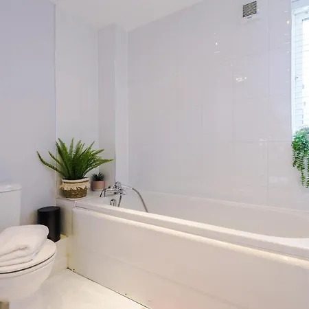 Rest & Recharge In Hulme By The City Centre Apartmán