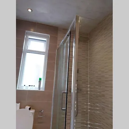 Cherie Gorgeous 4 Bedrooms Stylish Modern House In Manchester *
