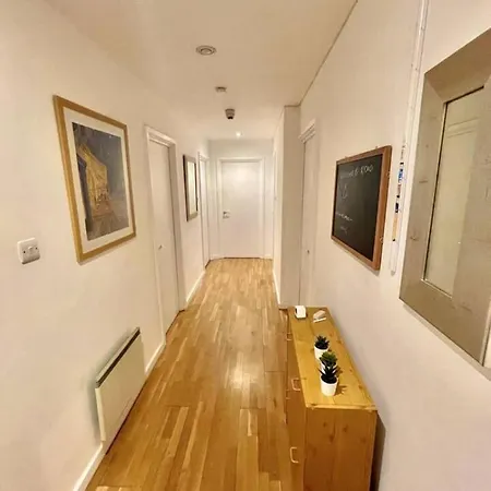 Апартаменты Top Floor Apartment Near Piccadilly Station *