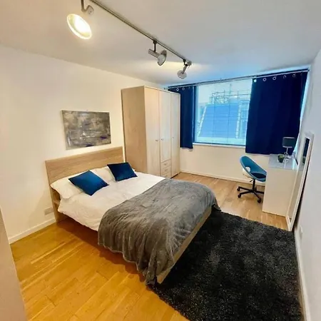 Апартаменты Top Floor Apartment Near Piccadilly Station