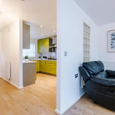 Beautiful 3-Bed House In Salford * Manchester