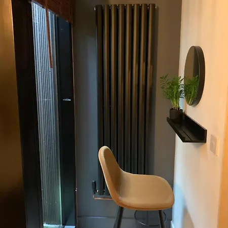 Designer House And Garden With Parking * Manchester