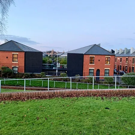 Designer House And Garden With Parking