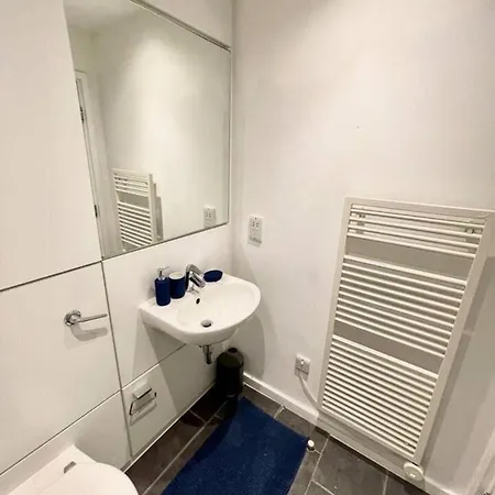 Апартаменты Top Floor Apartment Near Piccadilly Station *