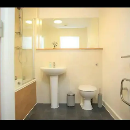 2 Bedroom Apartment Manchester Piccadilly Манчестер