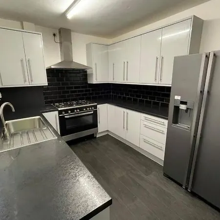 Cherie Gorgeous 4 Bedrooms Stylish Modern House In Manchester *
