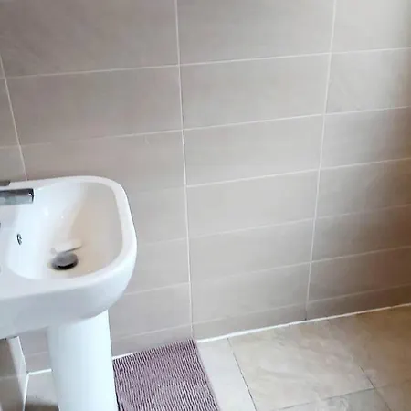 Cherie Gorgeous 4 Bedrooms Stylish Modern House In Manchester Holiday home Manchester