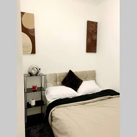 Cherie Gorgeous 4 Bedrooms Stylish Modern House In Manchester Holiday home *