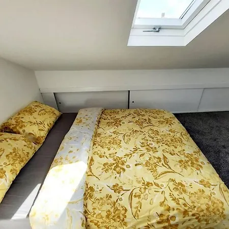 Cherie Gorgeous 4 Bedrooms Stylish Modern House In Manchester