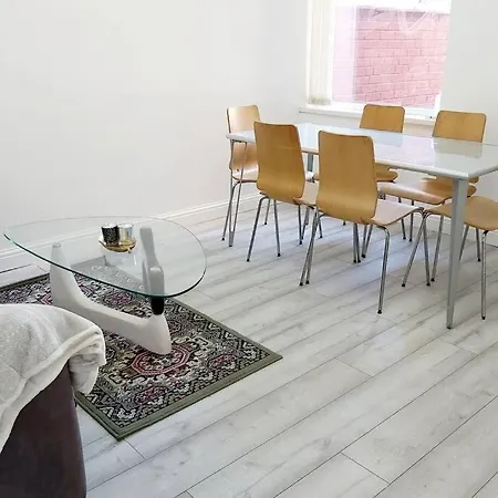 Holiday home Cherie Gorgeous 4 Bedrooms Stylish Modern House In Manchester