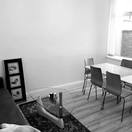 Holiday home Cherie Gorgeous 4 Bedrooms Stylish Modern House In Manchester