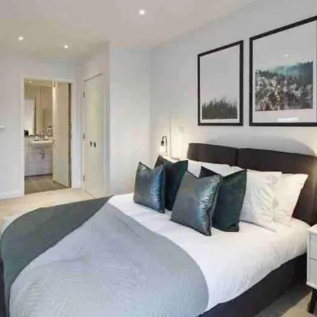 Modern 2 Bed Apartment In The Heart Of Salford Манчестер