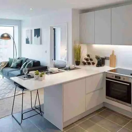 Апартаменты Modern 2 Bed Apartment In The Heart Of Salford *