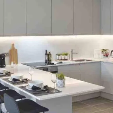 Modern 2 Bed Apartment In The Heart Of Salford Апартаменты